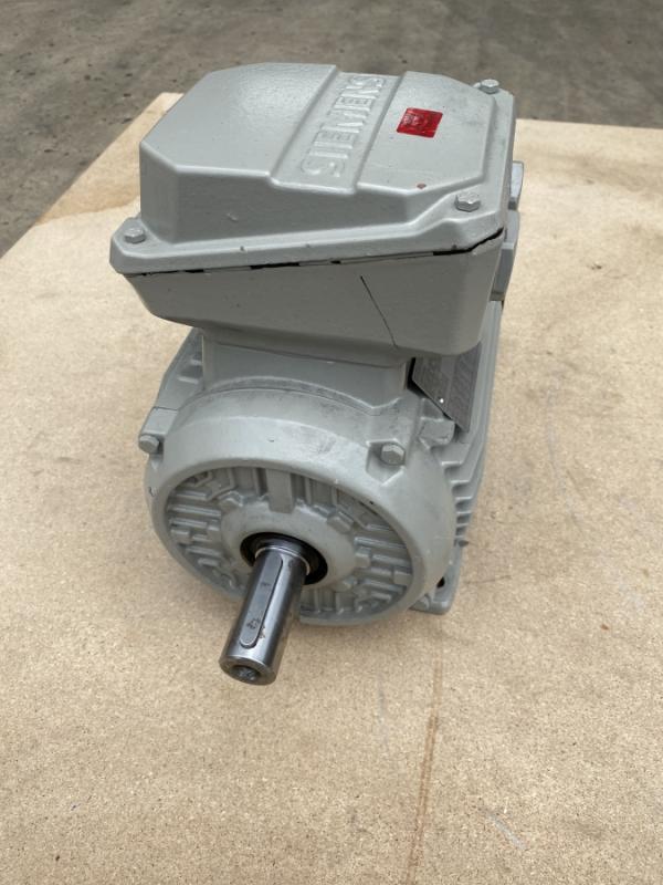 Drehstrom Elektromotor 3 kW Drehstrommotor Kraftstrommotor, E-Motor, Käfigläufer, Asynchronmotor Drehstrom Elektromotor 3 kW Drehstrommotor Kraftstrommotor, E-Motor, Käfigläufer, Asynchronmotor