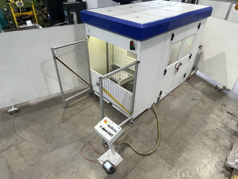 Flexible Fräszelle mit 6-Achsen Industrieroboter, Roboter Fräsanlage mit 2 Arbeitsplätzen