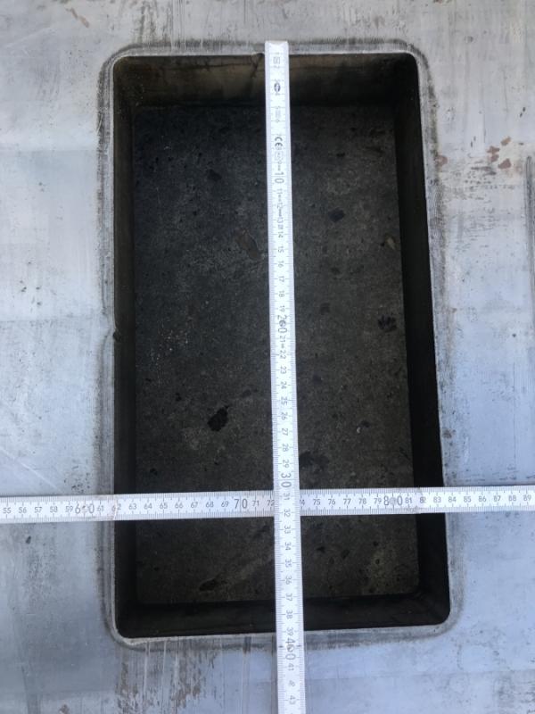 Richt- und Schweißplatte aus Stahl, Vollmaterial Bearbeitete Stahlplatte aus einem Werkzeuggestell Richt- und Schweißplatte aus Stahl, Vollmaterial Bearbeitete Stahlplatte aus einem Werkzeuggestell