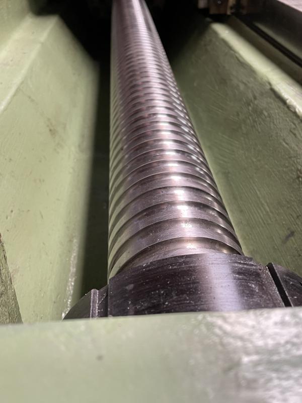 Tischeinheit von einer Portalfräsmaschine, Aufspannplatte mit T-Nuten aus Stahlguß-Grauguß