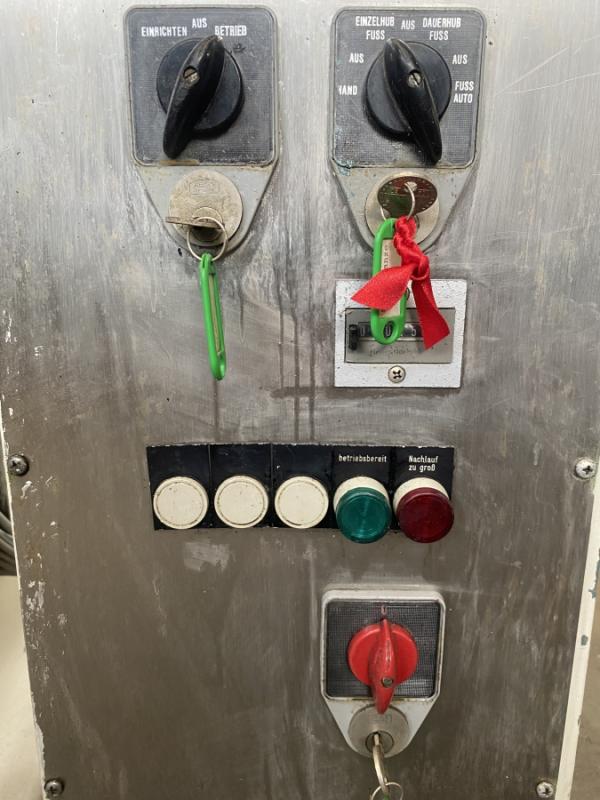 Einständer - Exzenterpresse mit UVV