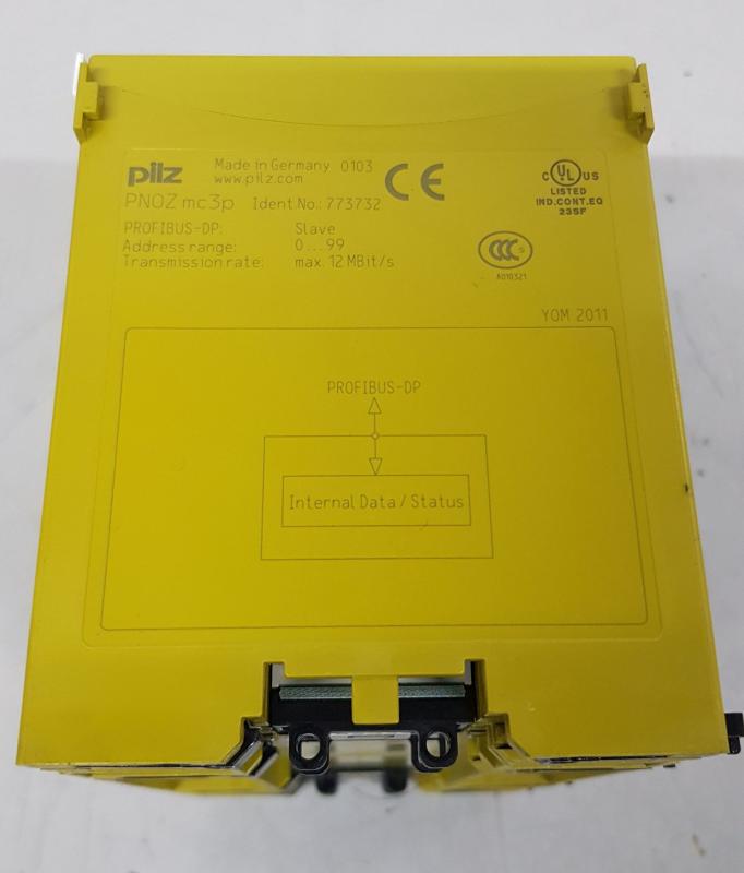 Konfigurierbare sichere Kleinsteuerung, Basisgerät mit Erweiterungen und Profibus Modul