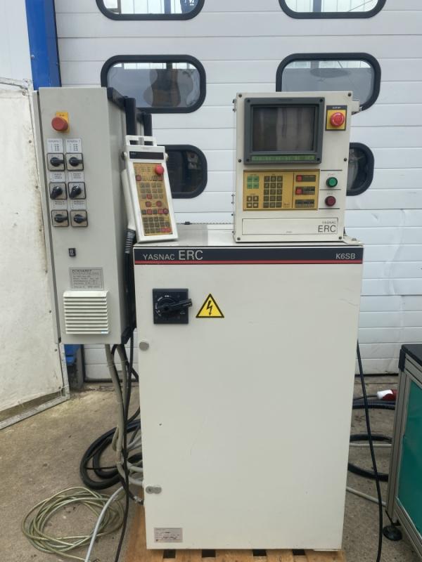 Schweißzelle mit 6-Achsen Industrieroboter, Schweißroboter