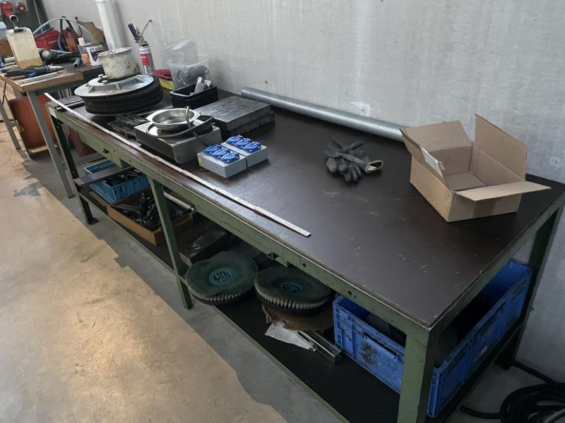 Werkbank, Werktisch mit stabilen Metallunterbau, Länge 240 cm, Tiefe 77 cm