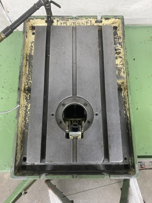 Hydraulische Nutenziehmaschine