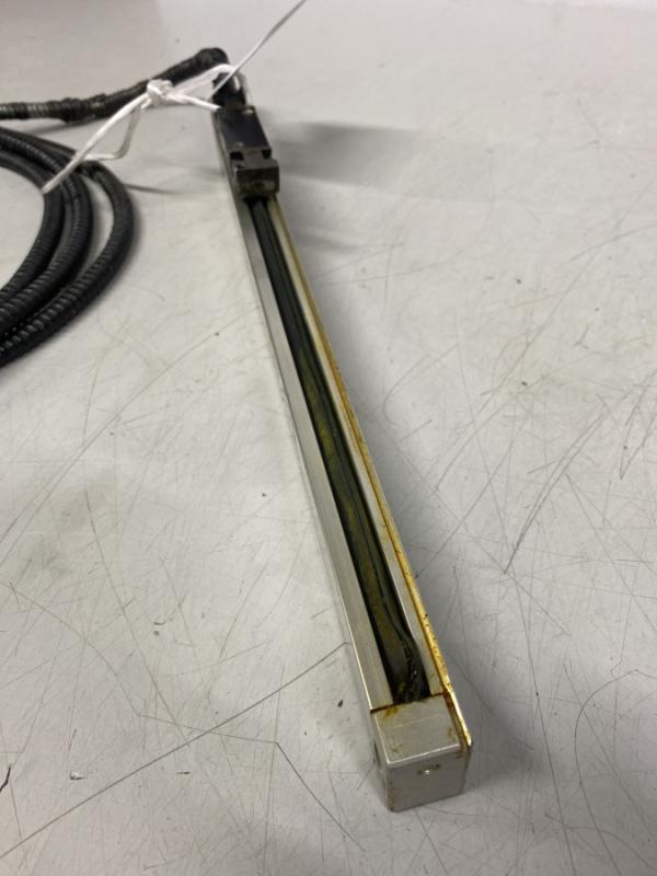 Glasmaßstab verbauter Tastkopf ohne Funktion,defekt, inkrementales Längenmesssystem, Glasmaßstab verbauter Tastkopf ohne Funktion,defekt, inkrementales Längenmesssystem,