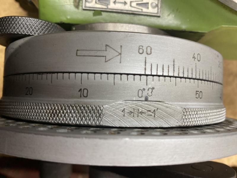 Rundtisch, Rundteiltisch mit Kurbel und Lochscheibe