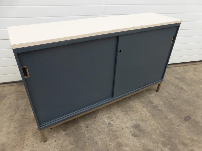 Metallschrank mit 2 Schiebetüren Blechschrank