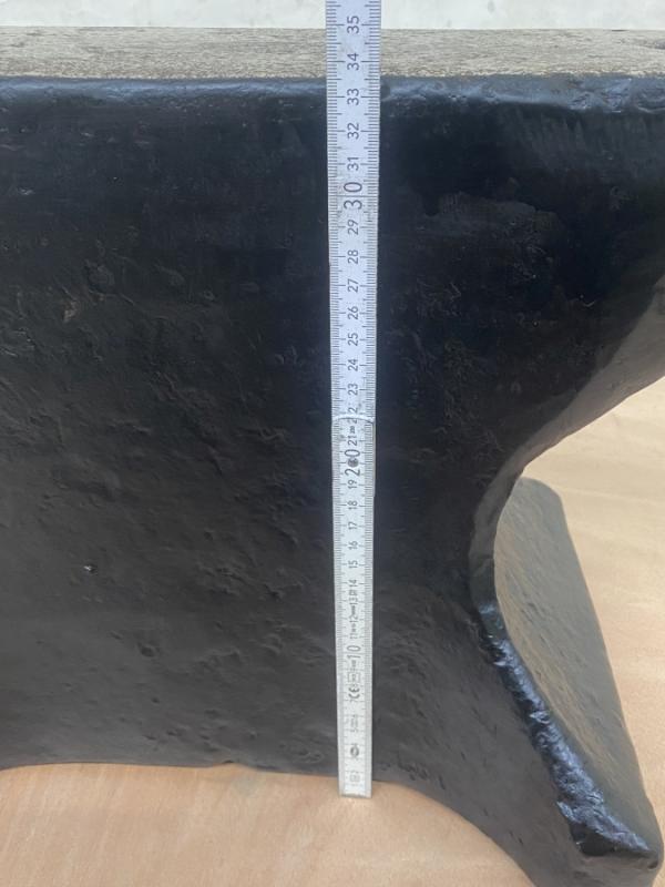 Amboss mit Rundhorn und Rechteckhorn,  Amboss Nordddeutsche Form