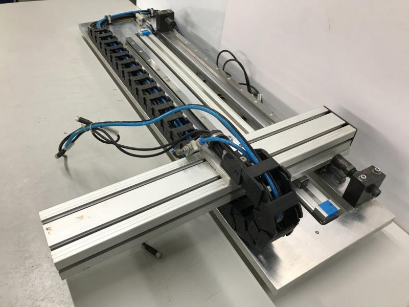 Linearantrieb, kolbenstangenloser Pneumatikzylinder Linearführung