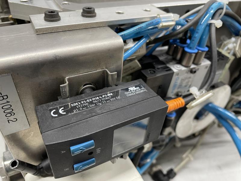 Vakuum-Hebegerät, Vakuumheber,  Sonderanfertigung als Handlinggerät für einen Industrieroboter