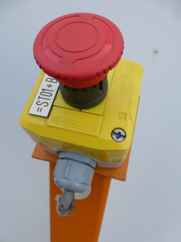 NOT- AUS- Schalter auf Metallstativ Stop Schalter, Pilztaster, Drucktaster