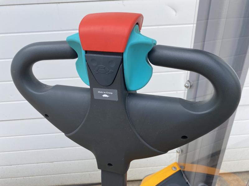 Elektro - Gehstapler, Deichselstapler + Neue Batterie, Traglast 1000 kg, Hubhöhe 2500 mm