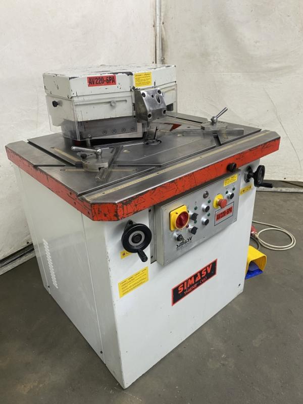 Hydr. Ausklinkmaschine mit Winkelverstellung