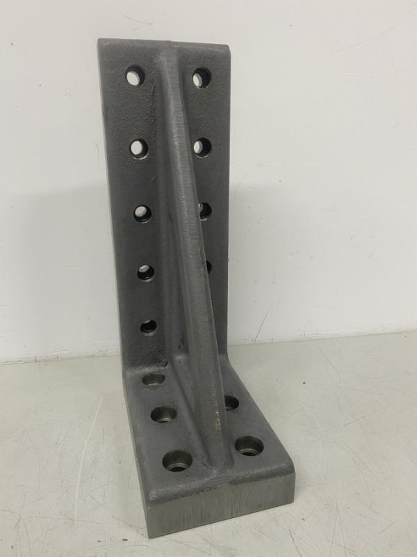 Aufspannwinkel, Winkeltisch mit Rasterbohrungen und Gewindeeinsätzen Spannturm, Präzisionswinkel