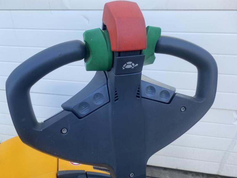 Elektro-Gehstapler, Niederflurhubwagen, Ameise, Deichselstapler Elektro-Gehstapler, Niederflurhubwagen, Ameise, Deichselstapler