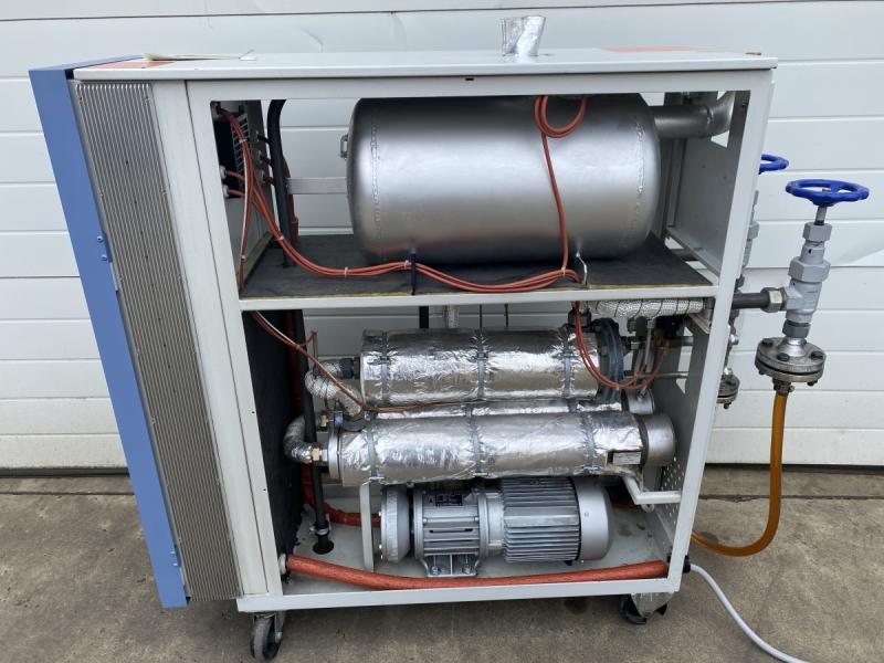 Universal Temperiergerät Oil Advanced mit Elektroheizung und Anschlüssen für Fremdkühlung