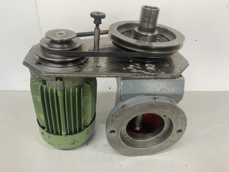 Vertikalfräskopf mit Pinolhub, Fräskopf mit Motorantrieb und MK5