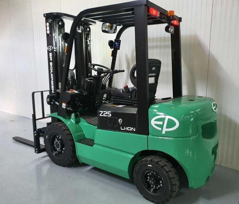 Neuer Elektro Gabelstapler, Triplex 4800 mm mit Freihub und Seitenschieber