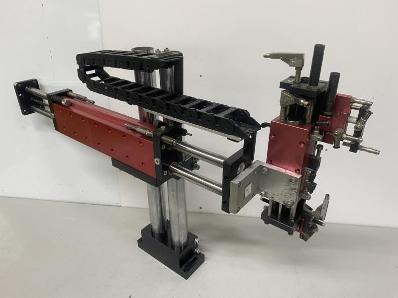 Pneumatischer Pick & Place Manipulator, Ladeeinheit wie Scara Roboter mit Parallel-Greifer