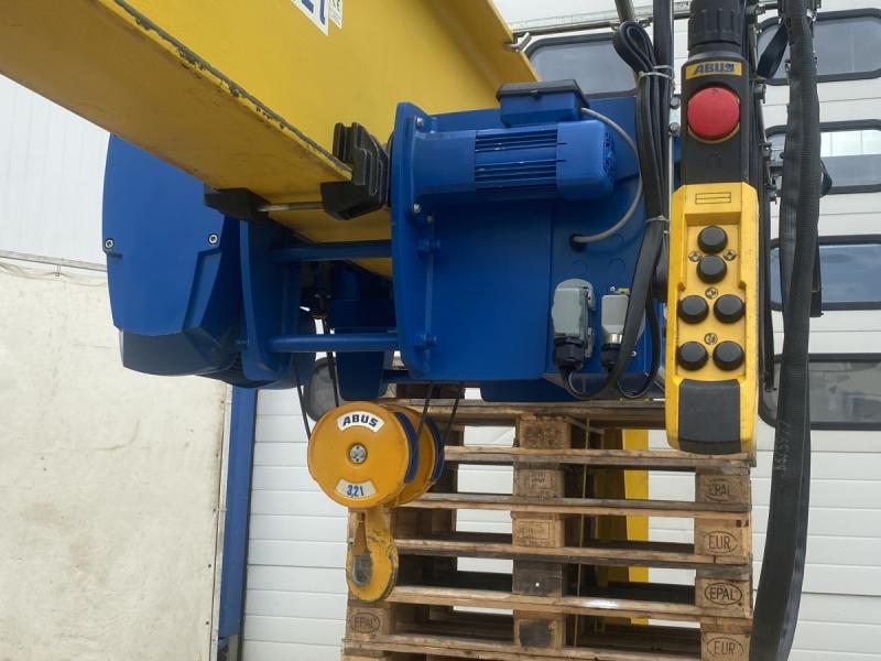 Wandschwenkkran mit Hubwerk, Schwenkantrieb und Katzfahrwerk