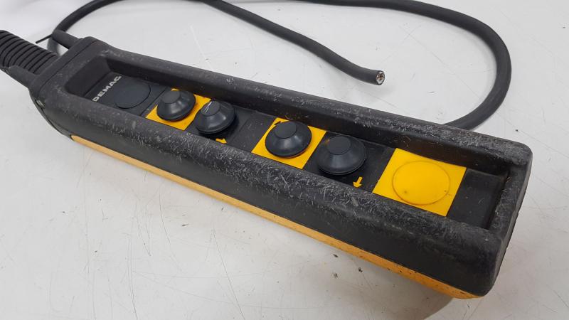 Bedienflasche, Steuerschalter für DEMAG Hubwerk (Kettenzug), Hängetaster, Kranflasche, Kransteuerung