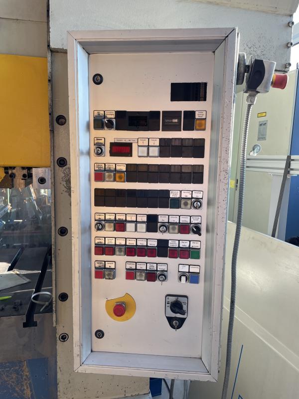 Doppelständer - Stanzautomat mit NC Walzenvorschub Exzenterpresse Doppelständer - Stanzautomat mit NC Walzenvorschub Exzenterpresse