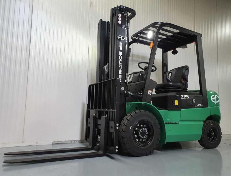 Neuer Elektro Gabelstapler, Triplex 4800 mm mit Freihub und Seitenschieber