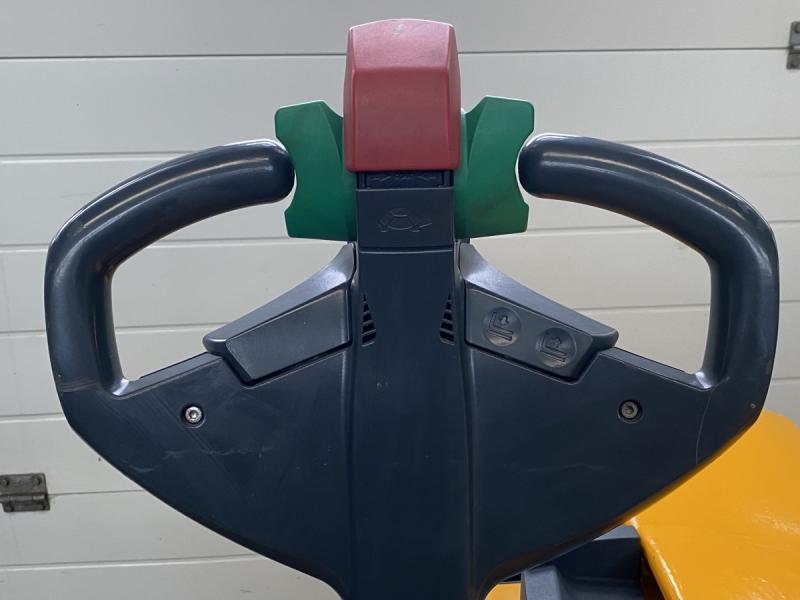 Elektro-Gehstapler, Niederflurhubwagen, Ameise, Deichselstapler