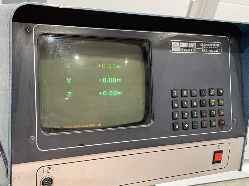 Messmaschine mit handgeführten Messarm, Mess- und Anreißplatte Stahlguß-Grauguß stark verrippt