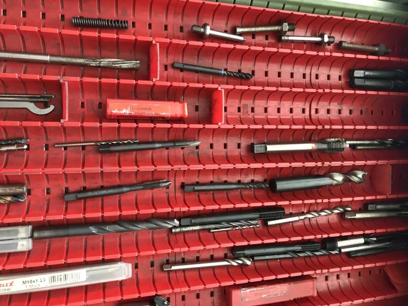 Posten Fräser, Schaftfräser, Schruppfräser, Schruppschlichtfräser, Radienfräser, Spiralbohrer, Reibahlen und Gewindebohrer