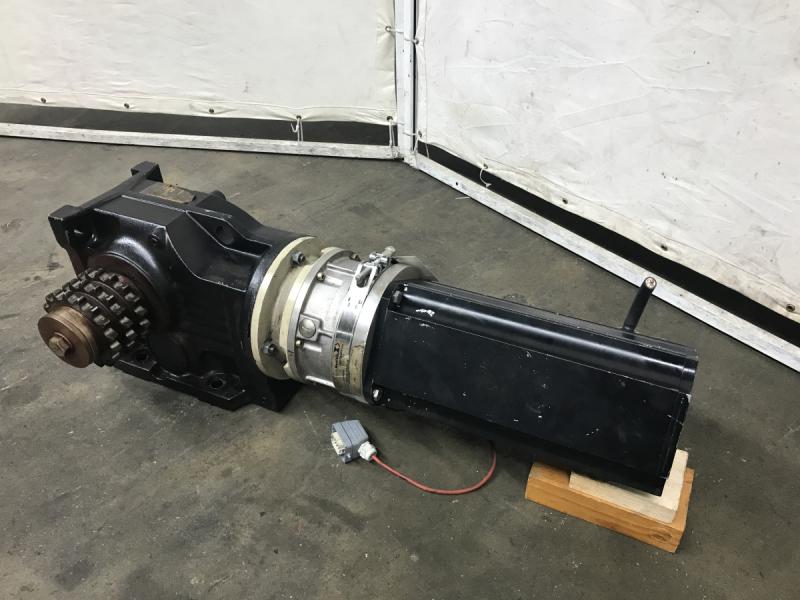 Synchron- Servomotor mit Haltebremse und Getriebe, Getriebemotor, Elektromotor, Winkelgetriebemotor