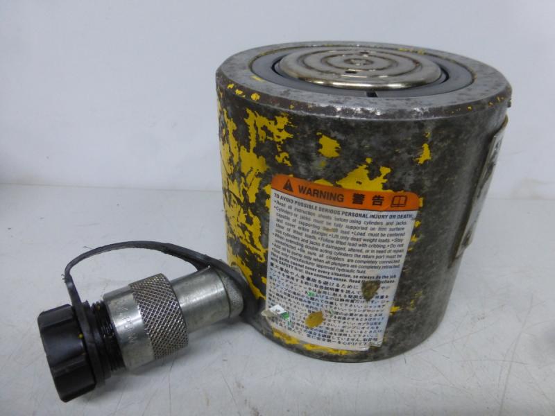 Einfachwirkender Hydraulikzylinder mit Federrückzug, Hydraulikstempel, Hublast: 45 ton.