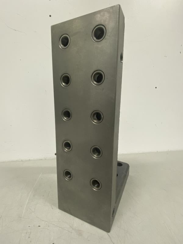 Aufspannwinkel, Winkeltisch mit Rasterbohrungen und Gewindeeinsätzen Spannturm, Präzisionswinkel