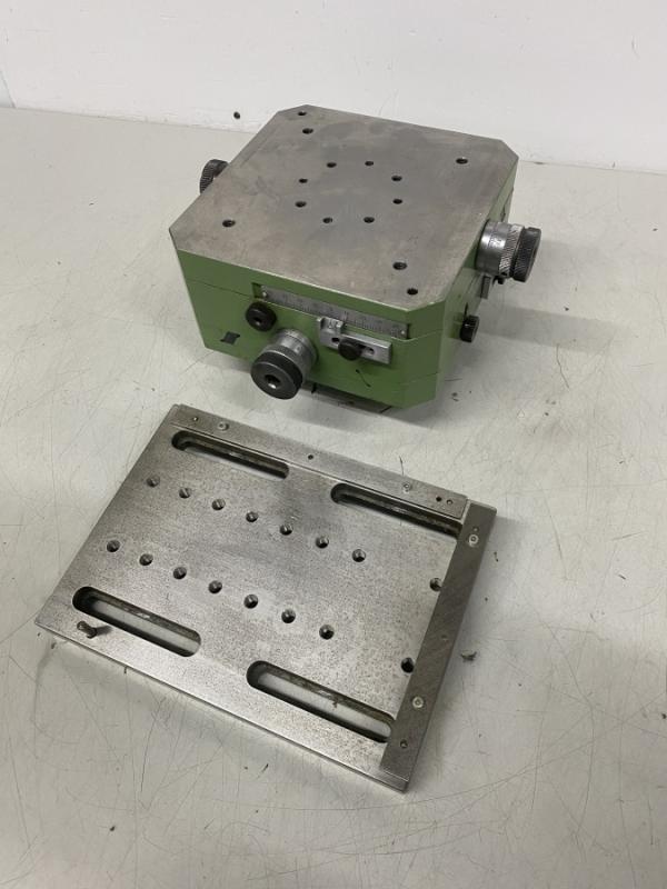 Kreuztisch mit Handrädern - Stempelfräseinrichtung