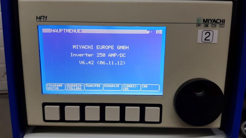 Mikroschweißkopfeinrichtung, Punktschweißanlage mit Schweißkopf, Inverterstromquelle