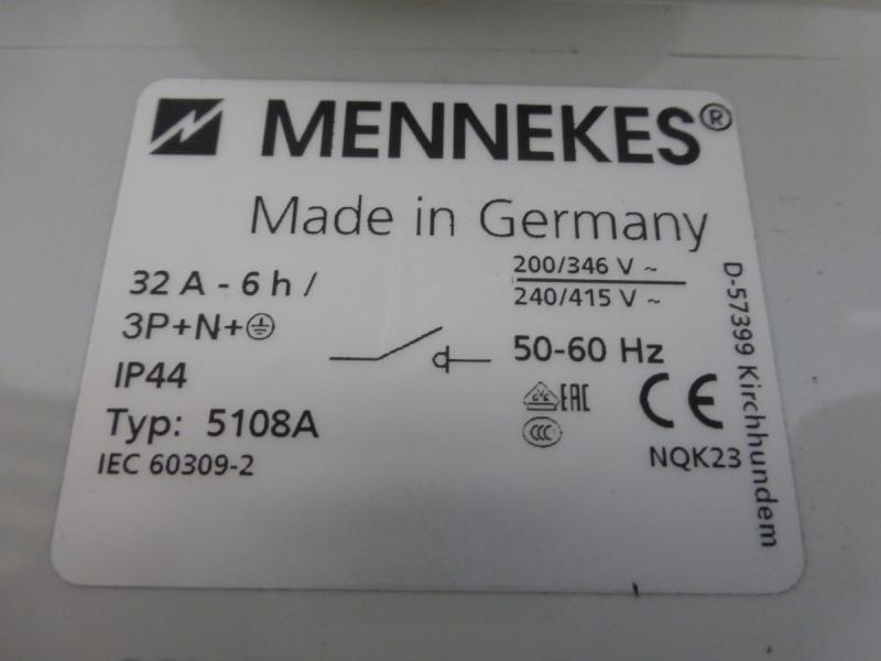 32 Amp. CEE-Wandsteckdose mit Schalter