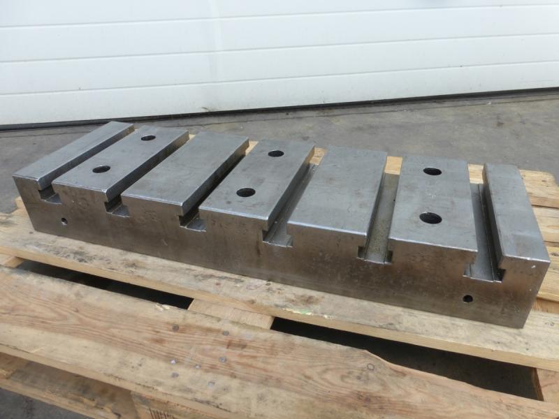 2 Stück Aufspannplatten, 1 Paar Aufspannleisten mit T-Nuten 2 Stück Aufspannplatten, 1 Paar Aufspannleisten mit T-Nuten