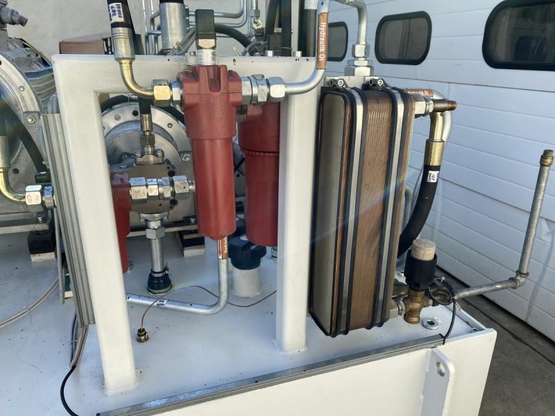 Hydraulikaggregat mit Hydraulikpumpe mit 3 Motoreinheiten bis 90 kW, bis 350 bar