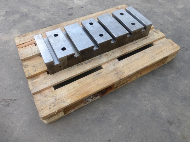 2 Stück Aufspannplatten, 1 Paar Aufspannleisten mit T-Nuten 2 Stück Aufspannplatten, 1 Paar Aufspannleisten mit T-Nuten