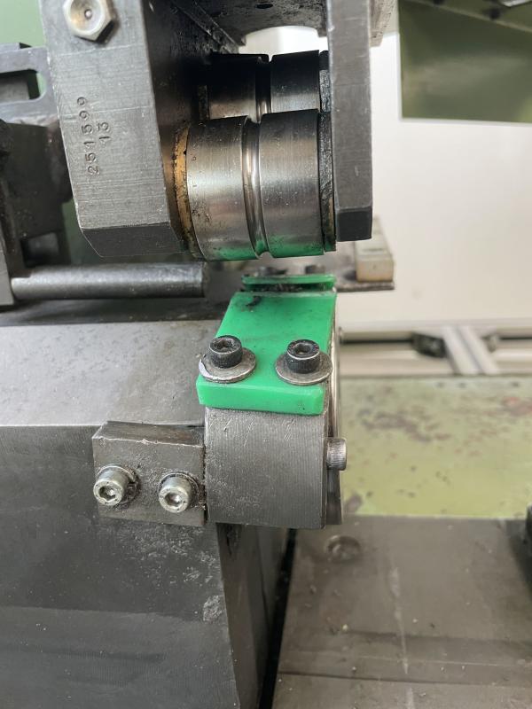 Spitzenlose Glattwalzmaschine, Prägepoliermaschine
