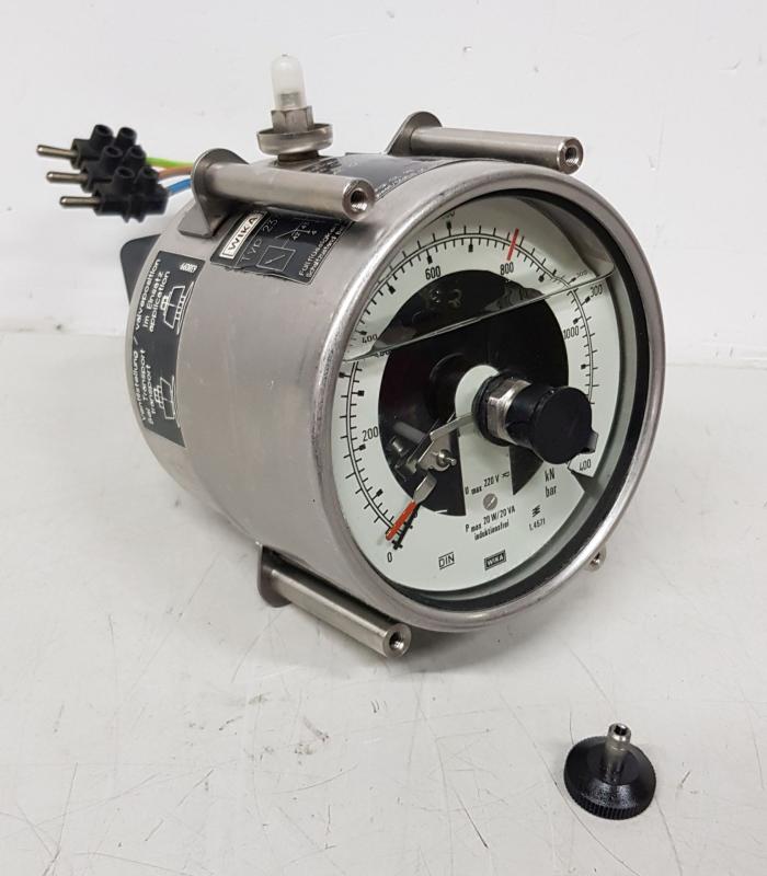 Druckschalter, Druckmessgerät mit Manometer und Kontaktschalter