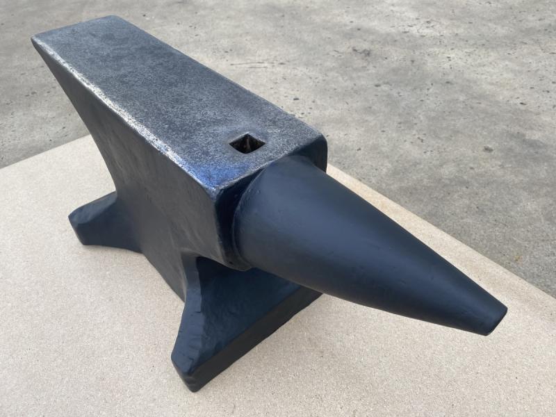 Amboss mit Rund- und Rechteckhorn, Einheitsamboss, Böhmische Form