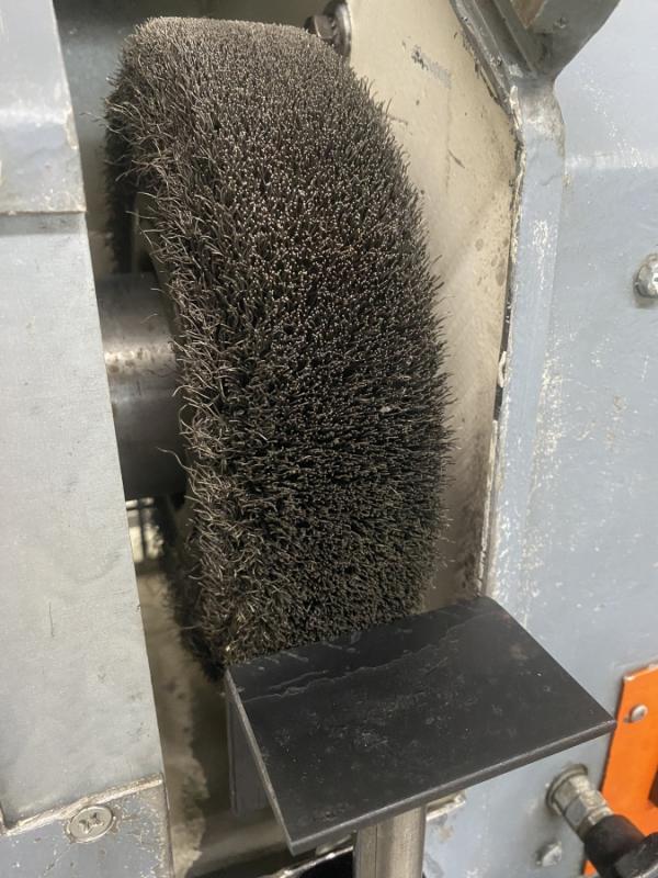 Bürstenentgratmaschine