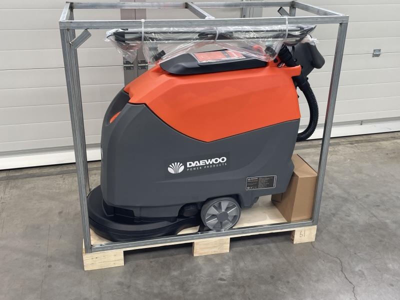 Neue Scheuersaugmaschine, Bodenreinigungsmaschine