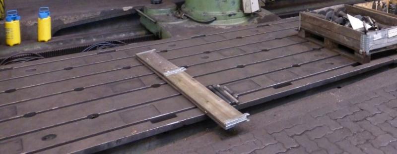 Plattenfeld, Aufspannplatte mit T-Nuten 8000 x 2100 mm, 2-teilig