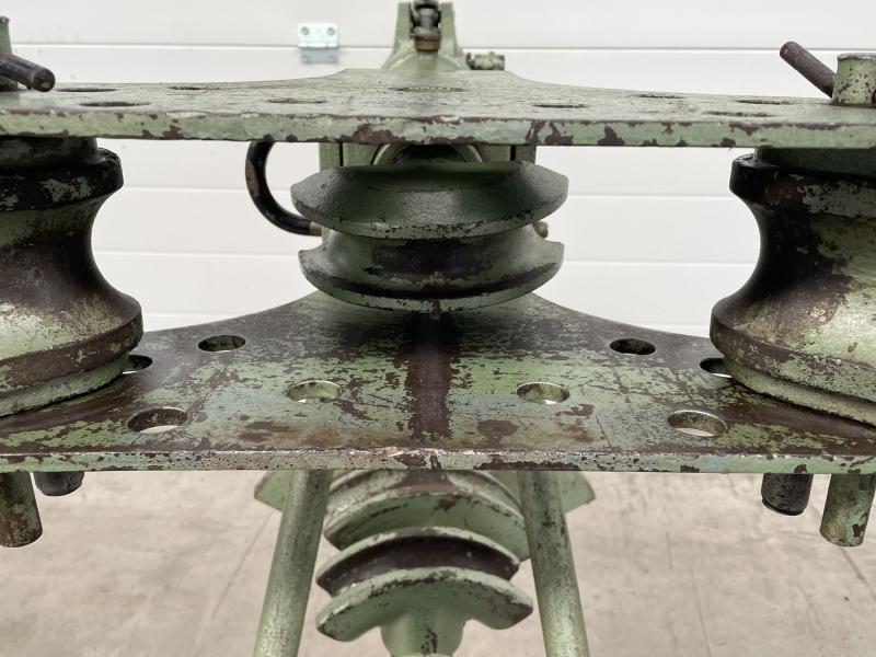 Hydraulischer Rohrbieger mit Handpumpe