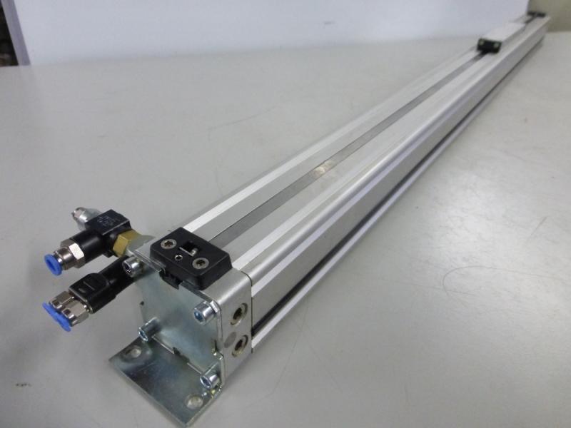 Linearantrieb, kolbenstangenloser Pneumatikzylinder