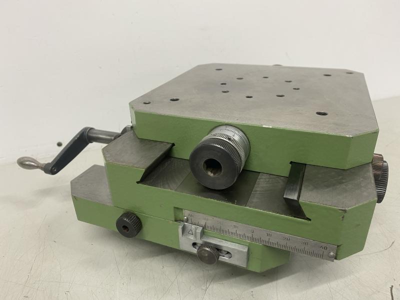 Kreuztisch mit Handrädern - Stempelfräseinrichtung