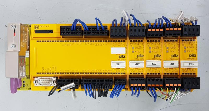 Konfigurierbare sichere Kleinsteuerung, Basisgerät mit Erweiterungen und Profibus Modul